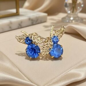 Vintage Gold Tone Leaf Blue Rhinestone Clip on Screw Back Earrings Cocktail